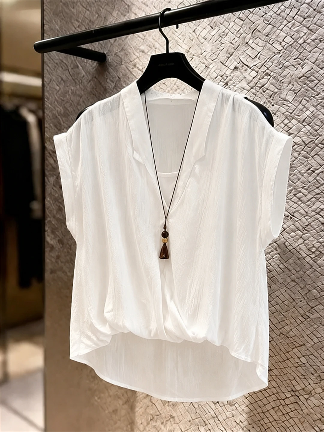 Laid-back Versatile Loose Casual Korean Style Top Quality Summer Shirt Poetic Lin Brand Commute Style Short Sleeve V-neck
Laid-back Versatile Loose Casual Korean Style Top Quality Summer Shirt Poetic Lin Brand Commute Style Short Sleeve V-neck