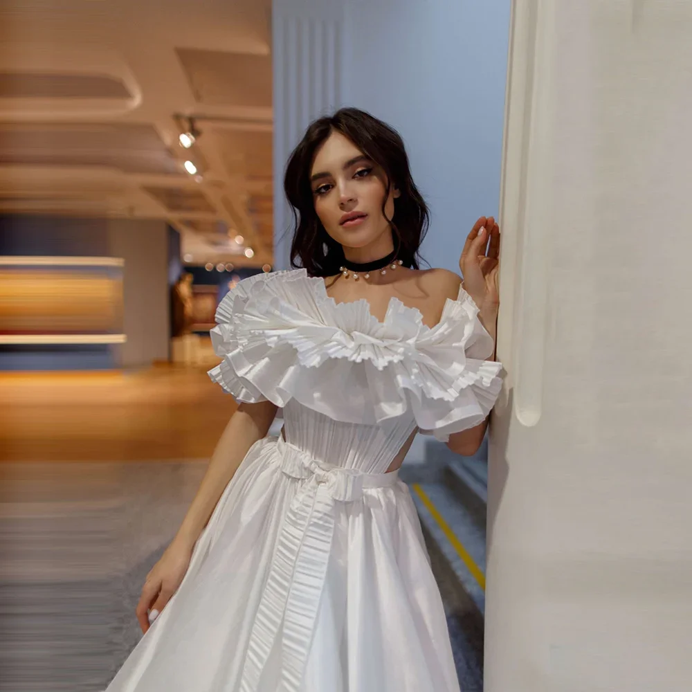 Exquisite Strapless Wedding Dresses Satin Ruffles Off Shoulder Transparent Side With Removable bow Elegant A-Line Bridal Gowns
Exquisite Strapless Wedding Dresses Satin Ruffles Off Shoulder Transparent Side With Removable bow Elegant A-Line Bridal Gowns