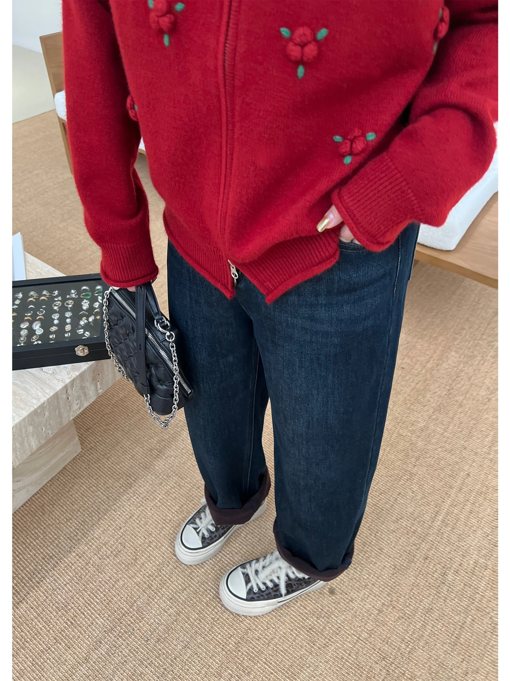 Теплые джинсы Fce с прямыми штанинами, привлекательные женские повседневные джинсы больших размеров из смеси хлопка, эластичные свернутые детали MK3650
Теплые джинсы Fce с прямыми штанинами, привлекательные женские повседневные джинсы больших размеров из смеси хлопка, эластичные свернутые детали MK3650