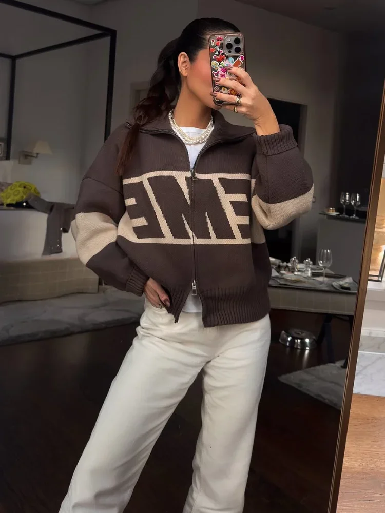 2025 Letter Printed Sweater Zipper Coats Women Elegant Stand Collar Lantern Long Sleeve Loose Fitting Cardigan Chic
2025 Letter Printed Sweater Zipper Coats Women Elegant Stand Collar Lantern Long Sleeve Loose Fitting Cardigan Chic