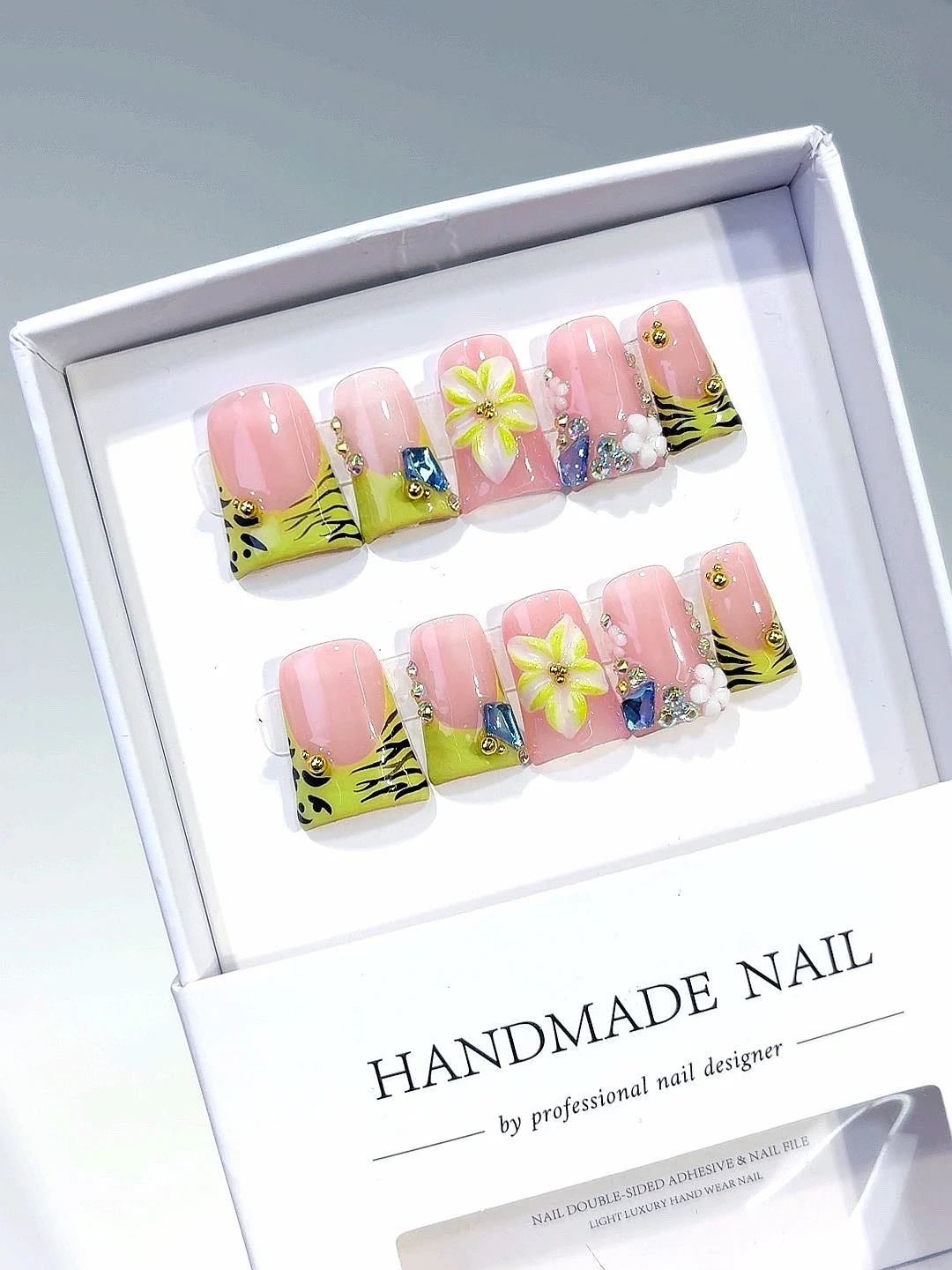 Pink Yellow Tiger Stripe Floral Rhinestone Short Square Press on Nails (L249)
Pink Yellow Tiger Stripe Floral Rhinestone Short Square Press on Nails (L249)
