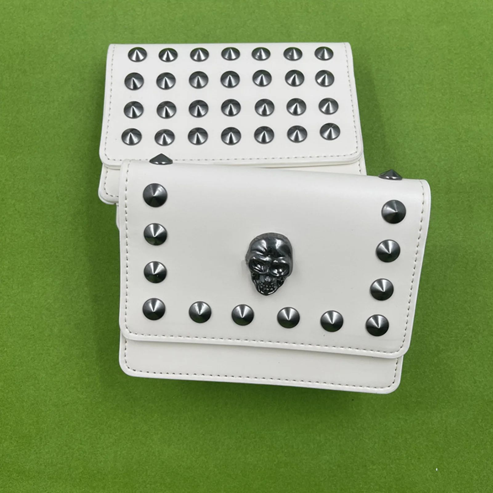 Outdoor Golf Rangefinder Leather Case Storage Bag Fashion Rivet Korean Trend Rangefinder Bag For Men Golf Accessories
Outdoor Golf Rangefinder Leather Case Storage Bag Fashion Rivet Korean Trend Rangefinder Bag For Men Golf Accessories