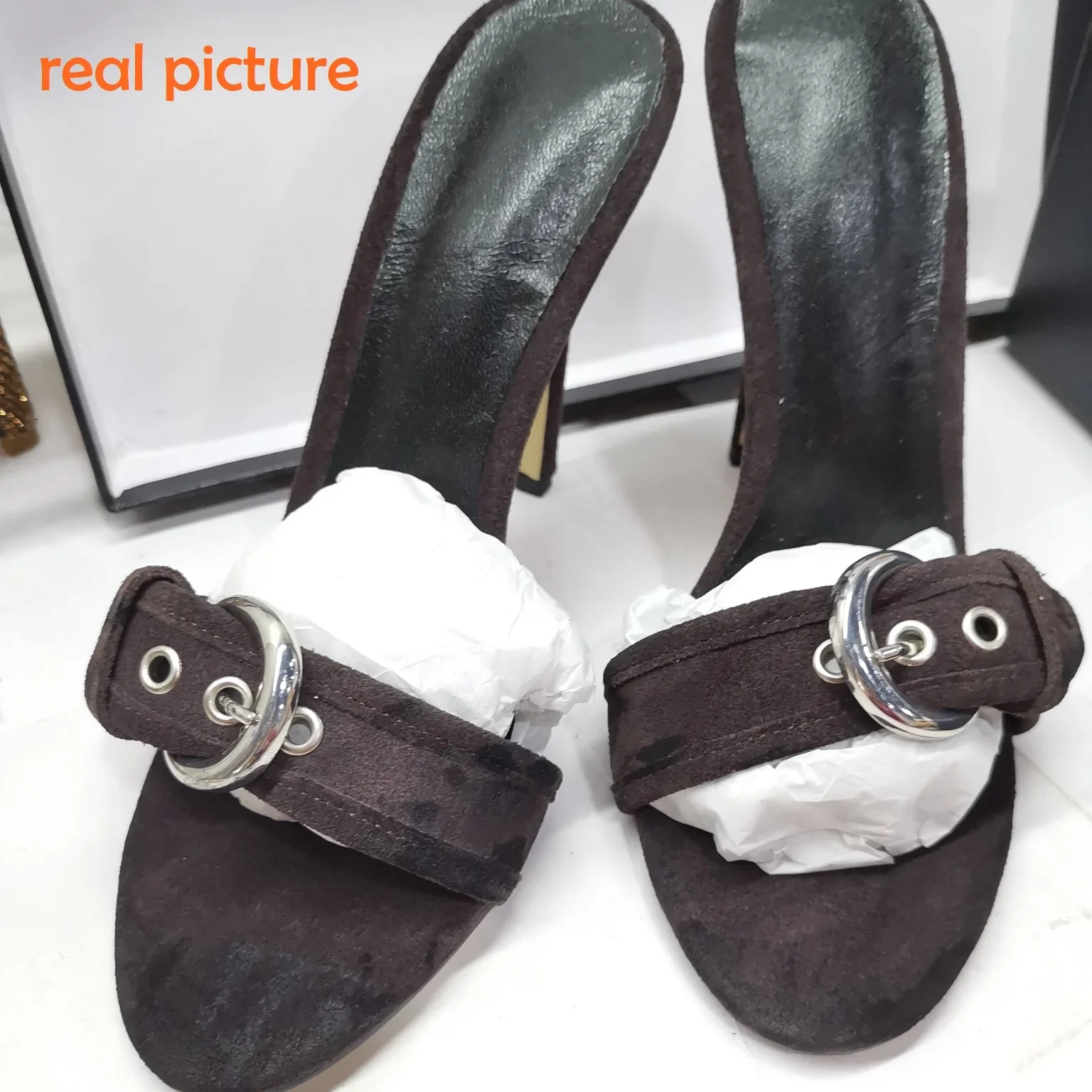 Retro Belt Buckle Suede Thin High Heeled Slippers Solid Round Toe Lightly Stilettos Classic Sandals 2024 Women Casual Shoe
Retro Belt Buckle Suede Thin High Heeled Slippers Solid Round Toe Lightly Stilettos Classic Sandals 2024 Women Casual Shoe