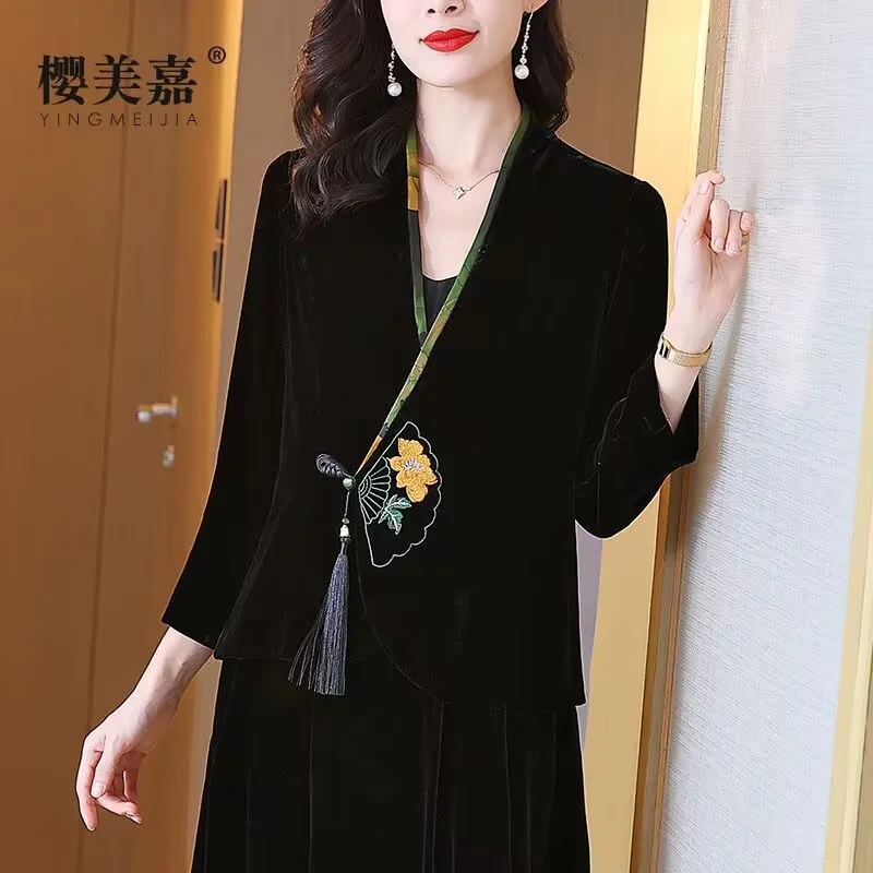 Woman Clothing New Stylish and Beautiful Embroidered Velvet Cardigan Jacket Women's Spring and Autumn V-neck Chinese Suit Jacket
Woman Clothing New Stylish and Beautiful Embroidered Velvet Cardigan Jacket Women's Spring and Autumn V-neck Chinese Suit Jacket