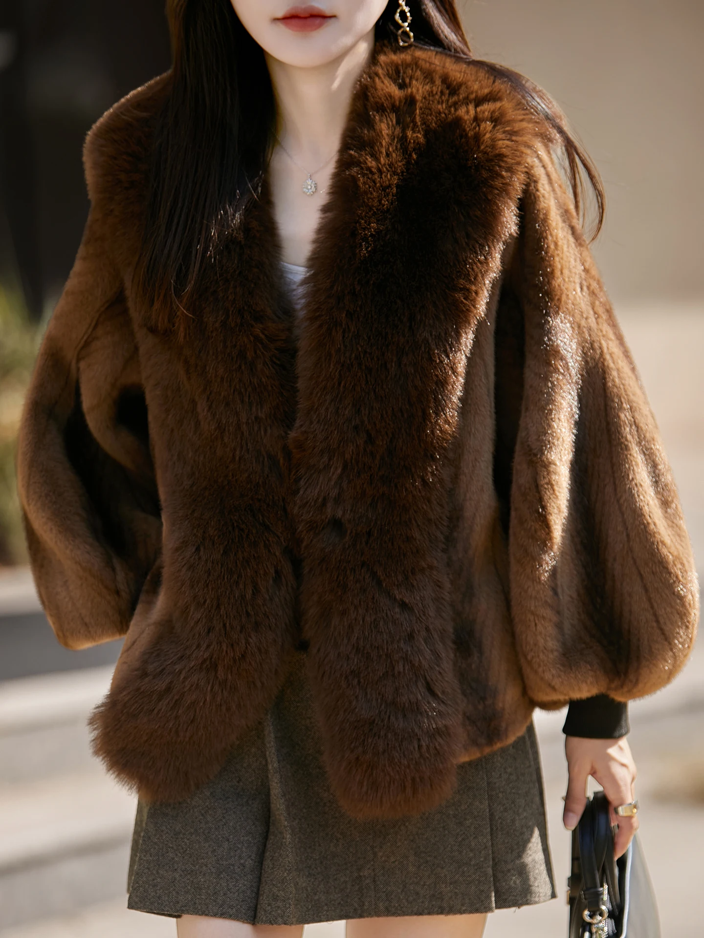 Elegant Thickened Fur Collar Eco-Friendly Women's Jacket Premium Simulated Mink Leathercoat Slimming One-Piece Upperwear
Elegant Thickened Fur Collar Eco-Friendly Women's Jacket Premium Simulated Mink Leathercoat Slimming One-Piece Upperwear
