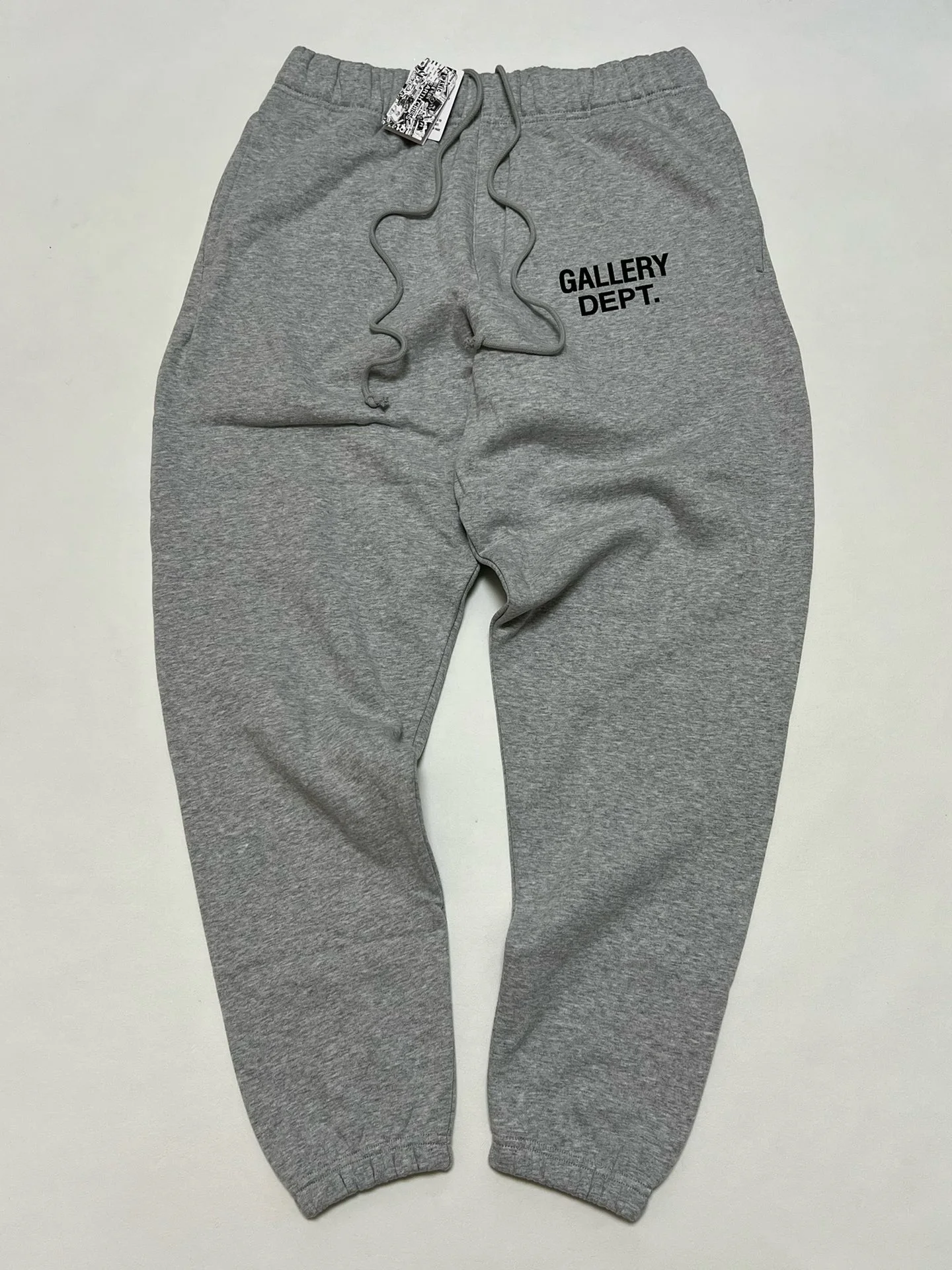 Retro Washed Fleece Joggers Youth Fashion Printed Logo Cuffed Long Pants Vintage Style All Seasons Loose Fit Men's Sweatpants
Retro Washed Fleece Joggers Youth Fashion Printed Logo Cuffed Long Pants Vintage Style All Seasons Loose Fit Men's Sweatpants