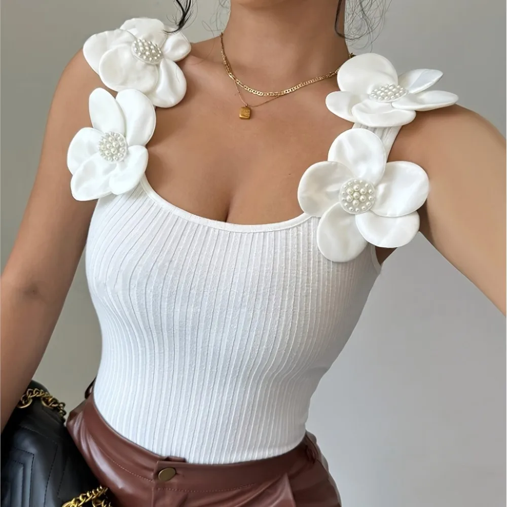 Casual Fashionable Halter Top Spring Summer Comfortable Slim Solid Color Elegant Three-dimensional Flower Round Neck Y2k Vest
Casual Fashionable Halter Top Spring Summer Comfortable Slim Solid Color Elegant Three-dimensional Flower Round Neck Y2k Vest