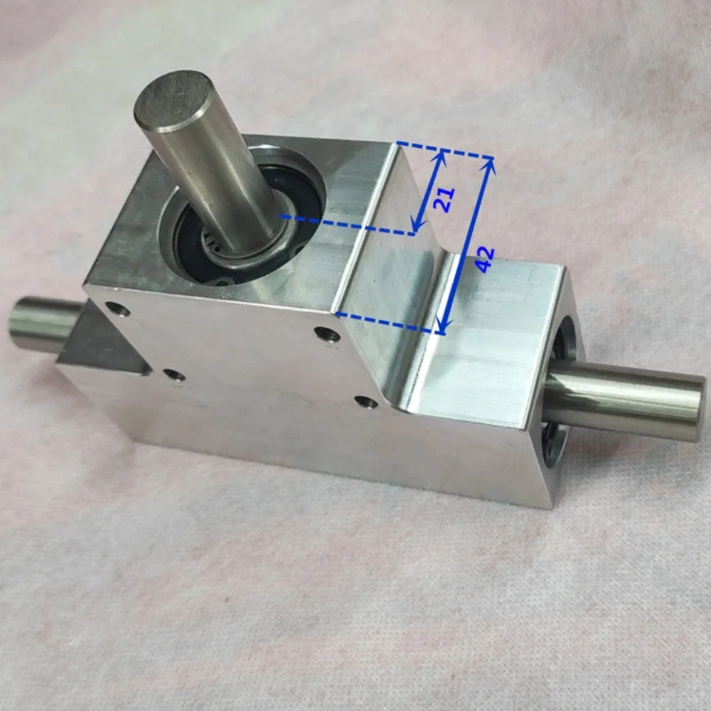Compact 90 Degree Right Angle Spiral Bevel Gearbox 1:1 Ratio Single Dual Output 15mm Shaft Diameter Reduction Drive Gear Box
Compact 90 Degree Right Angle Spiral Bevel Gearbox 1:1 Ratio Single Dual Output 15mm Shaft Diameter Reduction Drive Gear Box