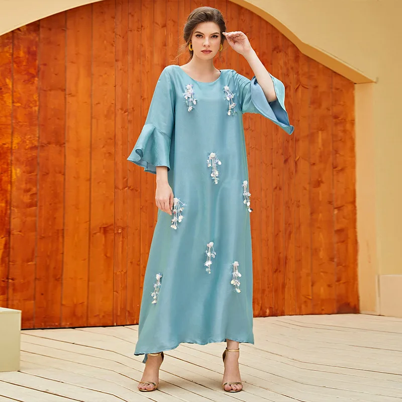 (Blue) Middle East Muslim cross-border satin dress, beaded sequins South East Asia Dubai robe high-end temperament classic luxur
(Blue) Middle East Muslim cross-border satin dress, beaded sequins South East Asia Dubai robe high-end temperament classic luxur