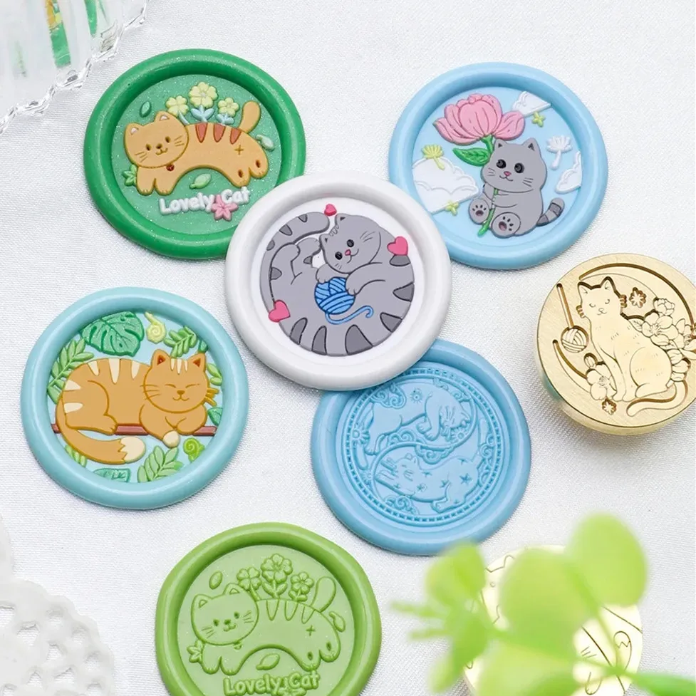 Серия Cat, 25 мм, сургучная печать, милый планировщик Lucky Cat, медная головка, латунная резьба, подходит для свадебных приглашений, поздравительных открыток
Серия Cat, 25 мм, сургучная печать, милый планировщик Lucky Cat, медная головка, латунная резьба, подходит для свадебных приглашений, поздравительных открыток