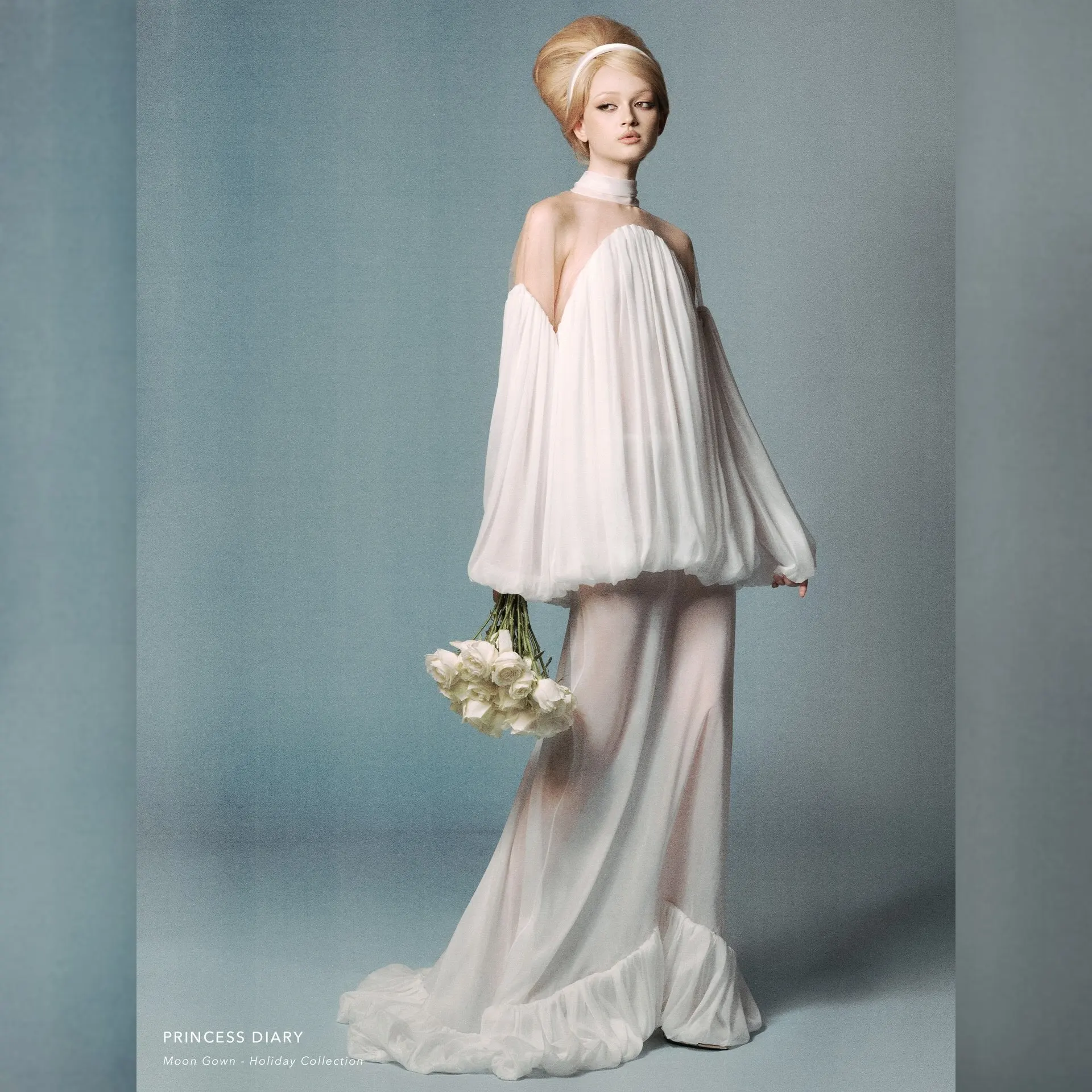 White Chiffon Gown with Balloon Sleeves, High Neck & Backless Design – Princess Off-Shoulder Evening Dress for Wedding & Party
White Chiffon Gown with Balloon Sleeves, High Neck & Backless Design – Princess Off-Shoulder Evening Dress for Wedding & Party