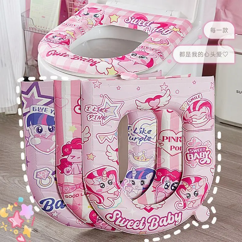 Сиденье для унитаза Kawaii My Little Pony, утолщенное сиденье для унитаза с милым девчачьим рисунком, подходит для всех сезонов, моющееся сиденье для унитаза
Сиденье для унитаза Kawaii My Little Pony, утолщенное сиденье для унитаза с милым девчачьим рисунком, подходит для всех сезонов, моющееся сиденье для унитаза