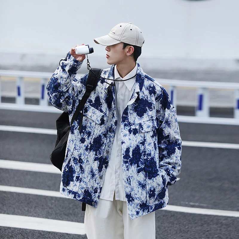 Американская джинсовая куртка для мужчин: весенне-осенняя, в стиле High Street, с отложным воротником, модная, универсальная, рабочая одежда
Американская джинсовая куртка для мужчин: весенне-осенняя, в стиле High Street, с отложным воротником, модная, универсальная, рабочая одежда