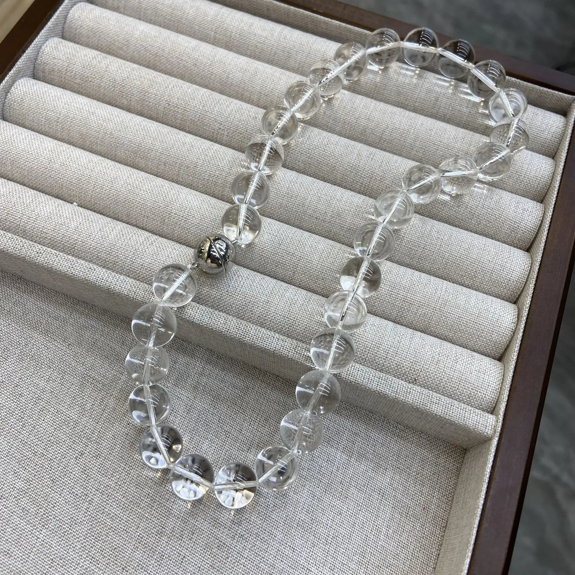 Transparent Natural Crystal Stone Beads Necklace for Women Girl Magnetic Buckle Chain Collarbone Choker Fashion Jewelry Gifts
Transparent Natural Crystal Stone Beads Necklace for Women Girl Magnetic Buckle Chain Collarbone Choker Fashion Jewelry Gifts