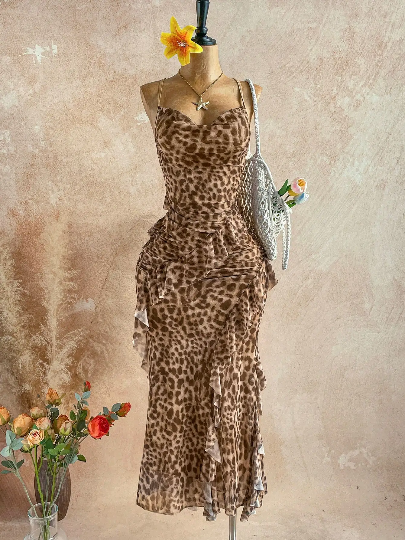 Leopard Print Ruffled Maxi Dress with Draped Neck and Layered Hem
Leopard Print Ruffled Maxi Dress with Draped Neck and Layered Hem