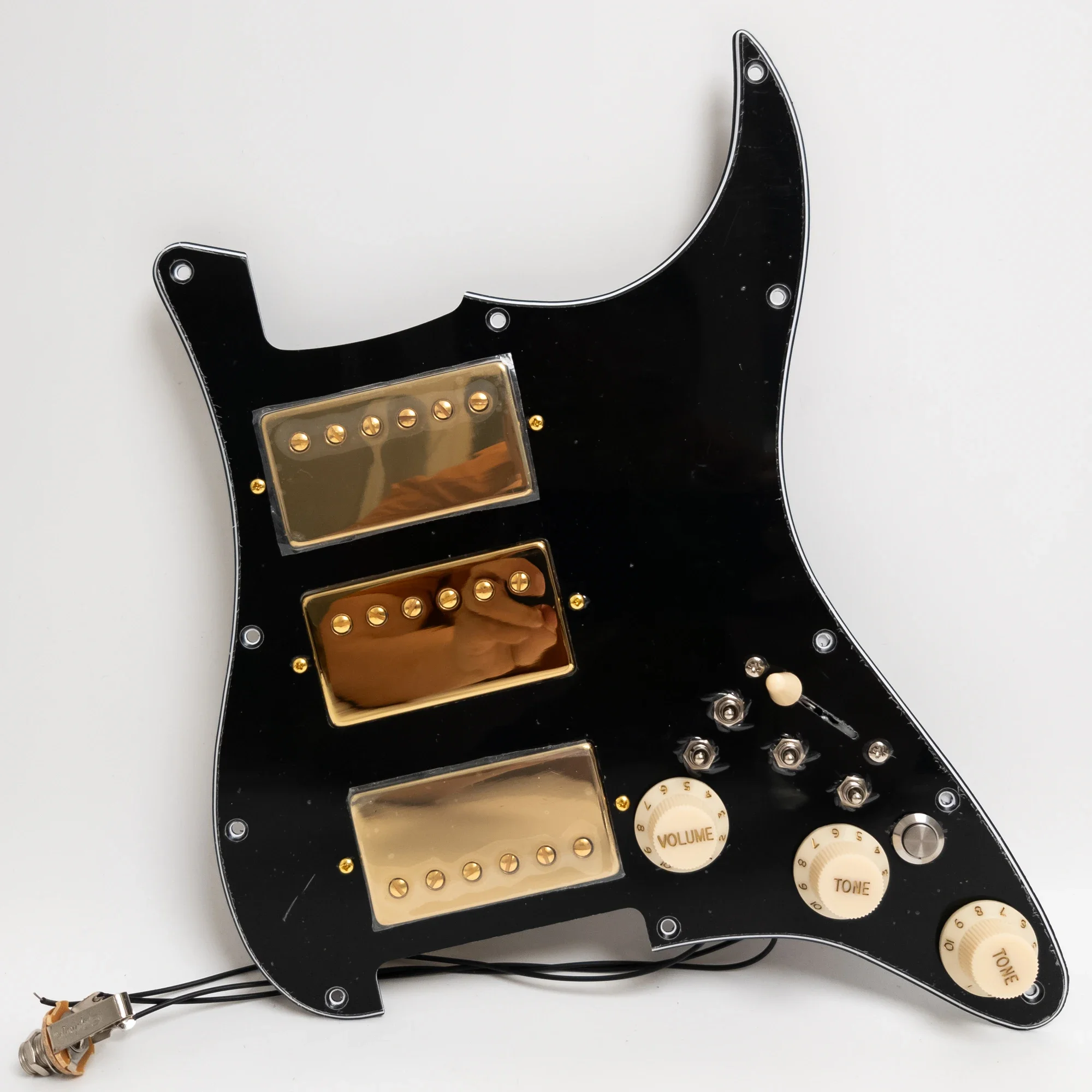 Guitar Prewired Loaded Pickguard with Kill Switch Coil Splitting HHH Alnico 5 Humbucker Pickups for American/Mexican ST Guitar
Guitar Prewired Loaded Pickguard with Kill Switch Coil Splitting HHH Alnico 5 Humbucker Pickups for American/Mexican ST Guitar