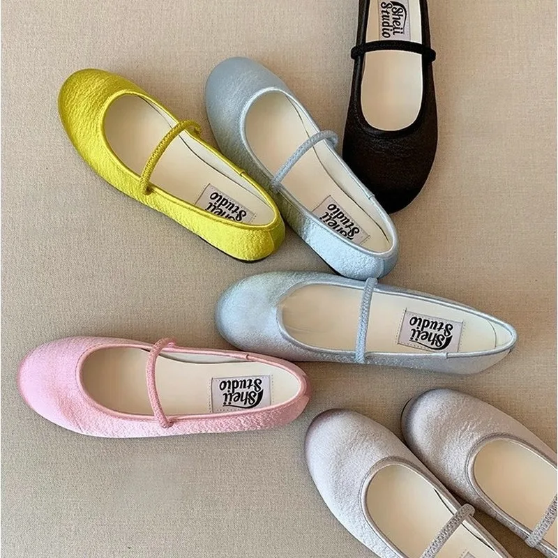 Flat Shoes for Women Spring Autumn Round Toe Silk Flat Bottomed Mary Jane Shoes for Women Ladies Shoes Loafers
Flat Shoes for Women Spring Autumn Round Toe Silk Flat Bottomed Mary Jane Shoes for Women Ladies Shoes Loafers