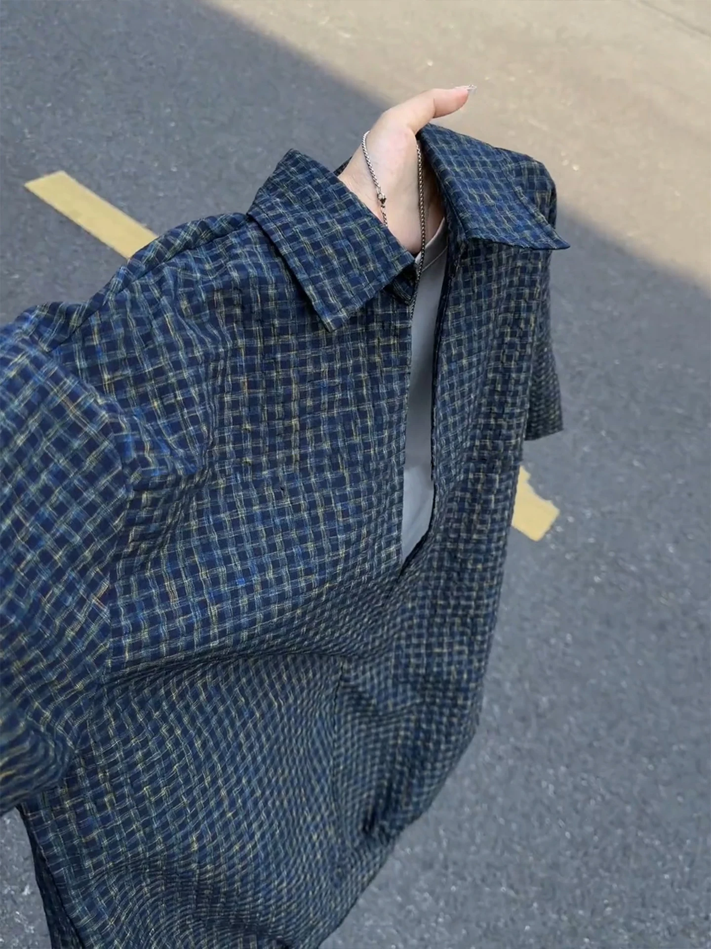 American Style Bubble Shirt Men's Summer Lightweight Short Sleeve Shirt Checkered Loose Fit Casual Fashion Anti UV
American Style Bubble Shirt Men's Summer Lightweight Short Sleeve Shirt Checkered Loose Fit Casual Fashion Anti UV