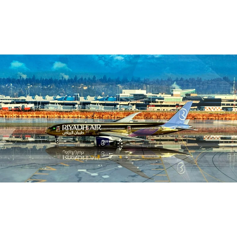 1:130 Scale Saudi Arabia Riyadh Airlines Boeing 787 طيران الرياض Airplane With Light Collection Decoration Display Toys Gifts
1:130 Scale Saudi Arabia Riyadh Airlines Boeing 787 طيران الرياض Airplane With Light Collection Decoration Display Toys Gifts