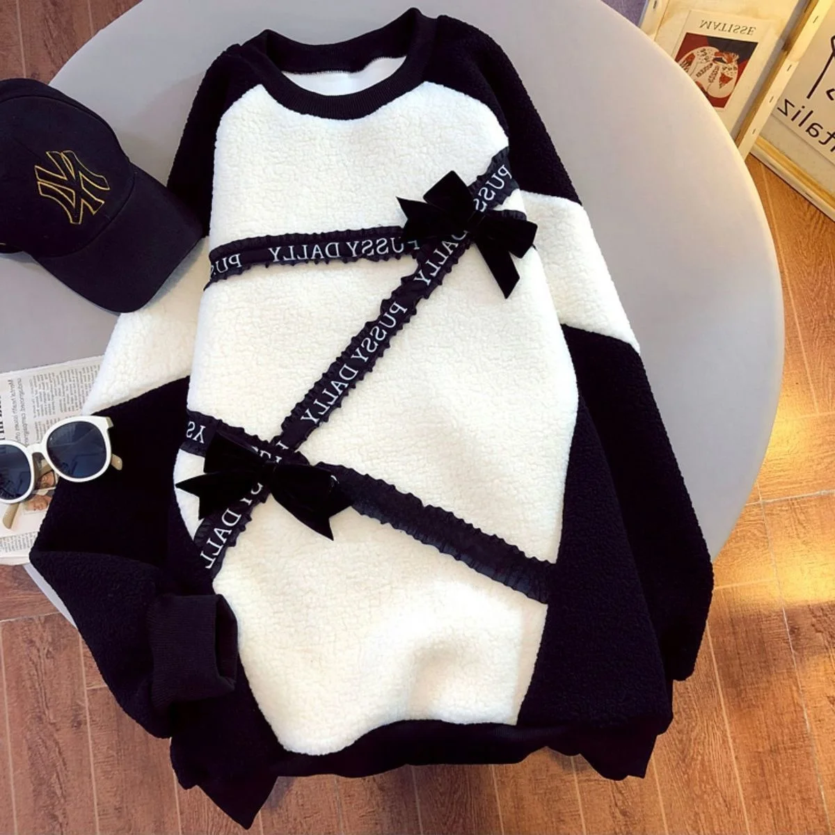 plus Size Autumn Winter Lamb Velvet Hoodie Women's Thiened Fce Lined Medium Length Loose Outerwear Korean Sle round Ne
plus Size Autumn Winter Lamb Velvet Hoodie Women's Thiened Fce Lined Medium Length Loose Outerwear Korean Sle round Ne