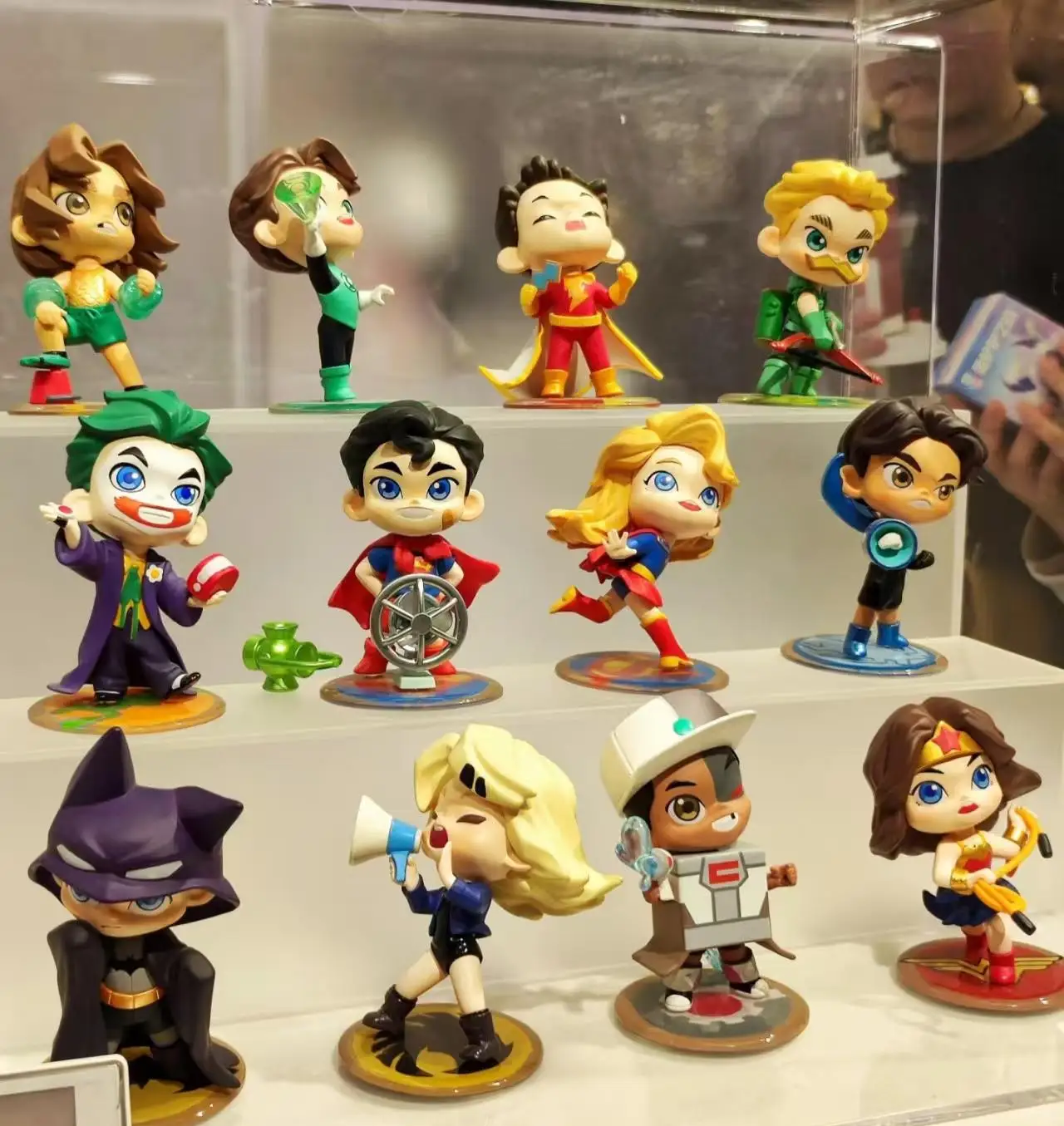 Аутентичная ручная слепая коробка Popmart Dc Little Alliance серии Popmart, модная классическая подарочная игрушка для мальчиков, модный орнамент
Аутентичная ручная слепая коробка Popmart Dc Little Alliance серии Popmart, модная классическая подарочная игрушка для мальчиков, модный орнамент