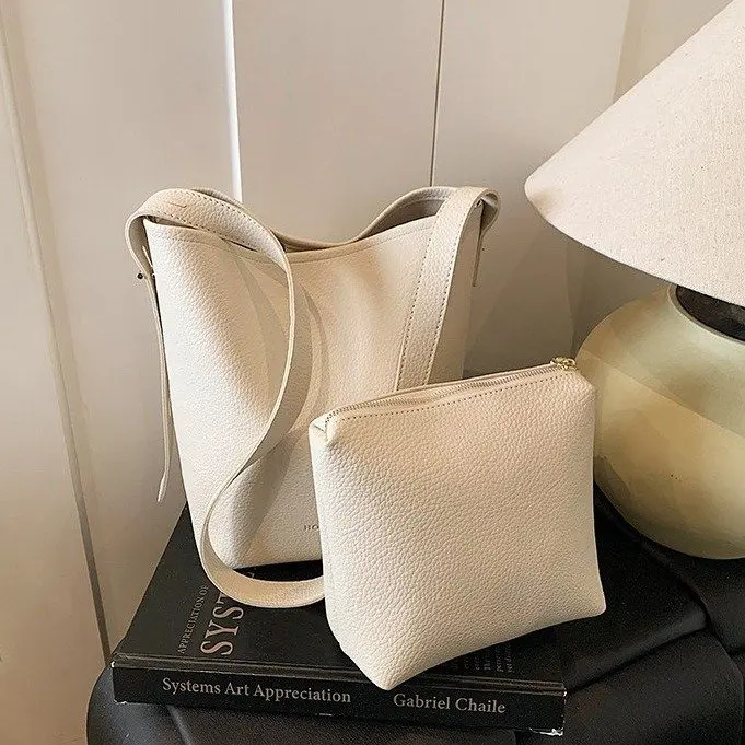 2025 Autumn 344 Season New Shoulder Bag Bucket Bag Open Fashion Versatile Casual Large Capacity Simple Handbag
2025 Autumn 344 Season New Shoulder Bag Bucket Bag Open Fashion Versatile Casual Large Capacity Simple Handbag