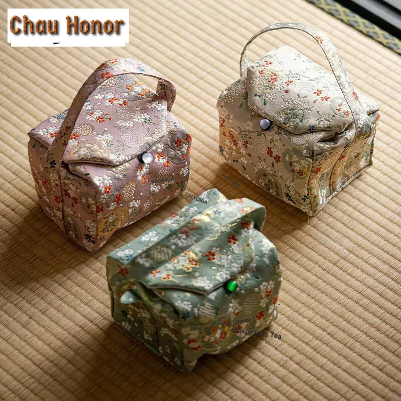 Chinese Brocade Cloth Fabric Tea Cozies Boutique Tea Cozy for Teapot Hand Bag Travel Tea Set Bag Protection Tea Services Craft
Chinese Brocade Cloth Fabric Tea Cozies Boutique Tea Cozy for Teapot Hand Bag Travel Tea Set Bag Protection Tea Services Craft