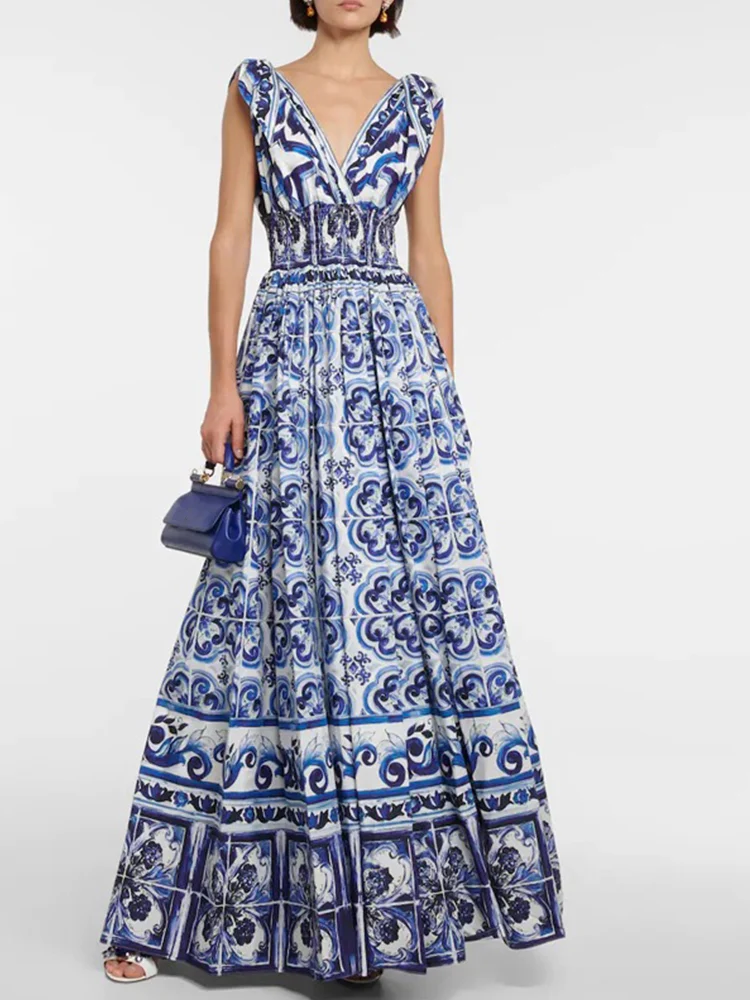 Retro luxury printing sexy V-neck backless strap fashion dress summer new high waist dress with suspenders fashion holiday dress
Retro luxury printing sexy V-neck backless strap fashion dress summer new high waist dress with suspenders fashion holiday dress