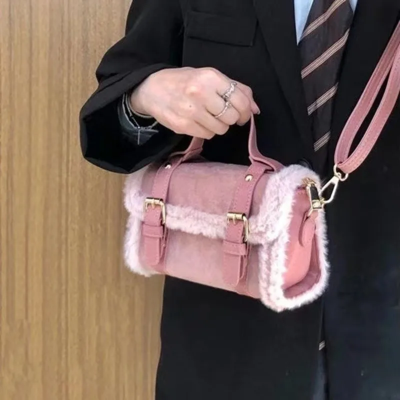 Autumn And Winter Plush Bag For Women's New High End Cambridge Bag Plush Crossbody Bag Versatile Mobile Phone Bag For Women
Autumn And Winter Plush Bag For Women's New High End Cambridge Bag Plush Crossbody Bag Versatile Mobile Phone Bag For Women