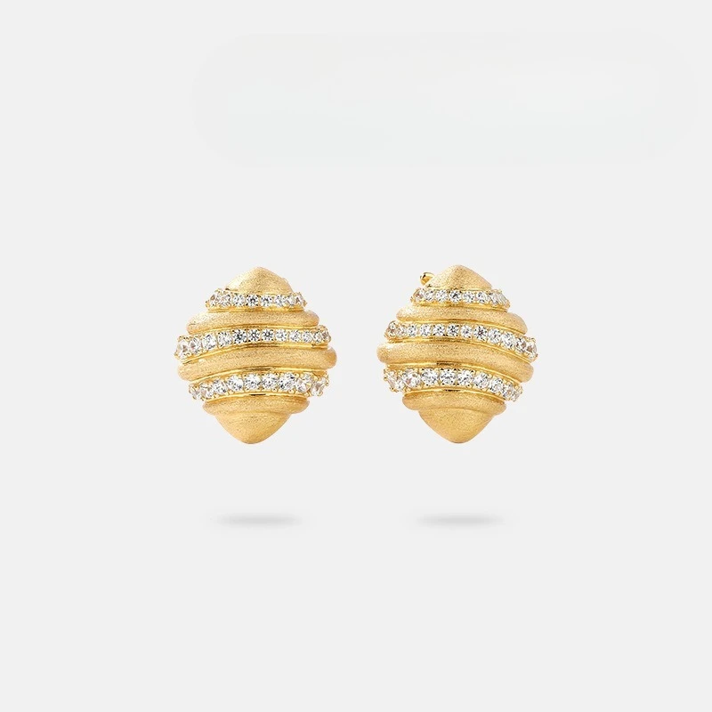 New S925 Pure Silver Earnail High Carbon Diamond Electroplated Geometric Design with Diamond Inlaid Wedding Jewelry
New S925 Pure Silver Earnail High Carbon Diamond Electroplated Geometric Design with Diamond Inlaid Wedding Jewelry