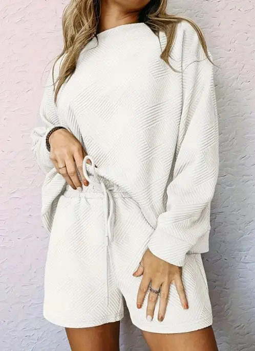 2025 Autumn/Winter New Women's Fashion, Simple, Multi functional Loose Long Sleeve Shorts Two Piece Set
2025 Autumn/Winter New Women's Fashion, Simple, Multi functional Loose Long Sleeve Shorts Two Piece Set