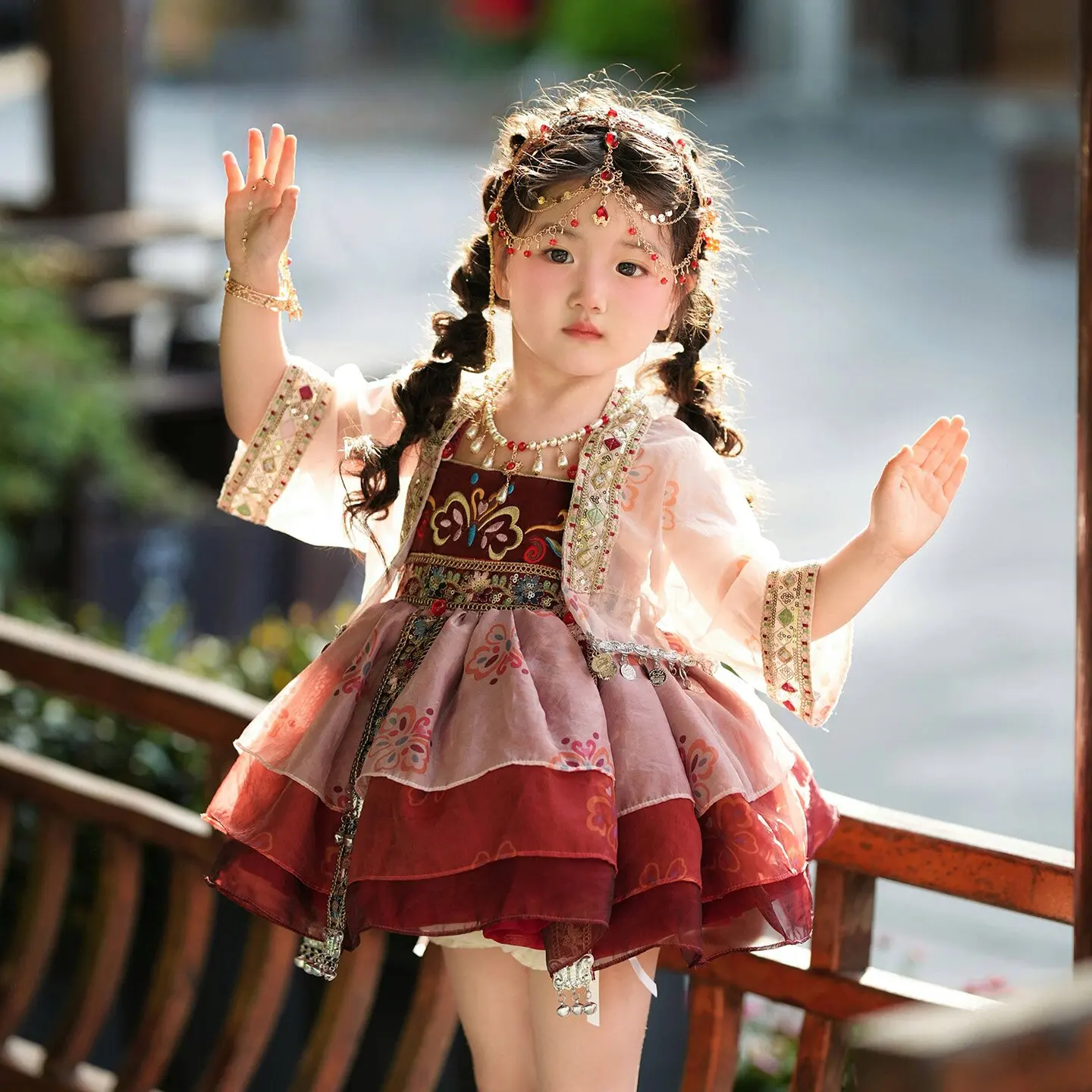 Girls Chinese Style Ancient Princess Dress with Puffy Skirt Embroidery Ethnic Folklore Performance Outfit for Girls
Girls Chinese Style Ancient Princess Dress with Puffy Skirt Embroidery Ethnic Folklore Performance Outfit for Girls