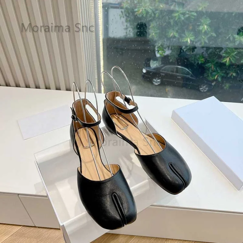 Tabi Shoes Women Spli Toe Ballet Flats Shoes Hollow White Black Leopard Single Shoes Autumn New Comfortable Sandals Lady
Tabi Shoes Women Spli Toe Ballet Flats Shoes Hollow White Black Leopard Single Shoes Autumn New Comfortable Sandals Lady