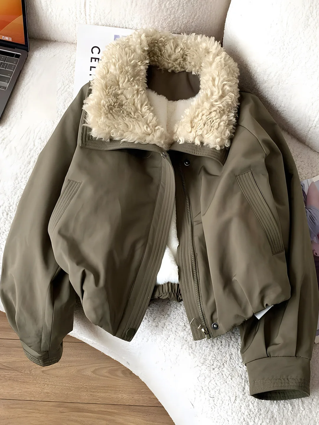 Thickened Fleece Casual Women's Jacket Autumn Winter New Style Loose Cotton Top Warm Long Sleeve Zipper Closure No Hat Included
Thickened Fleece Casual Women's Jacket Autumn Winter New Style Loose Cotton Top Warm Long Sleeve Zipper Closure No Hat Included