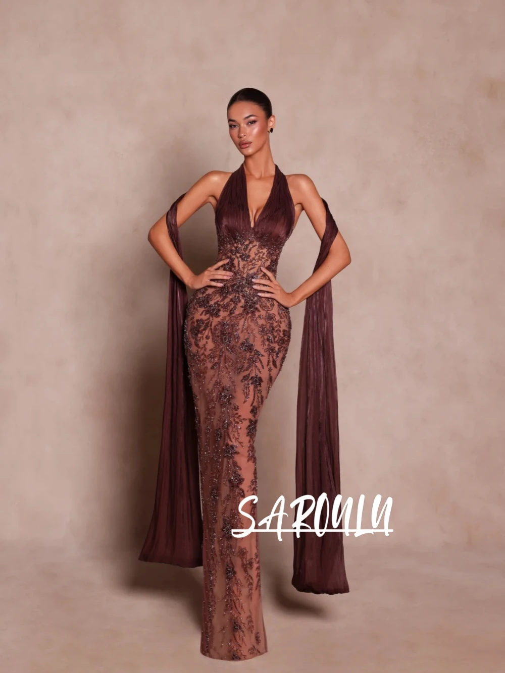 Sexy Deep V Neck Halter Evening Dress Sheer Tulle Luxe Beaded Embroidery Mermaid Prom Gown With Draped Shawl For Formal Events
Sexy Deep V Neck Halter Evening Dress Sheer Tulle Luxe Beaded Embroidery Mermaid Prom Gown With Draped Shawl For Formal Events