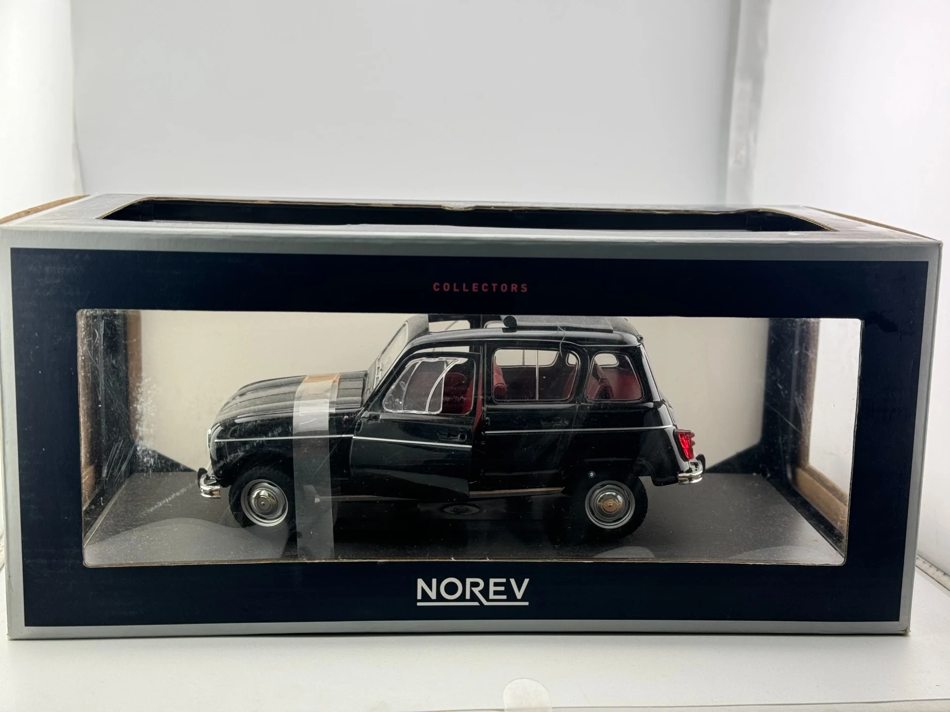 Flaws Diecast Norev 1/18 Scale Alloy Car Model
Flaws Diecast Norev 1/18 Scale Alloy Car Model