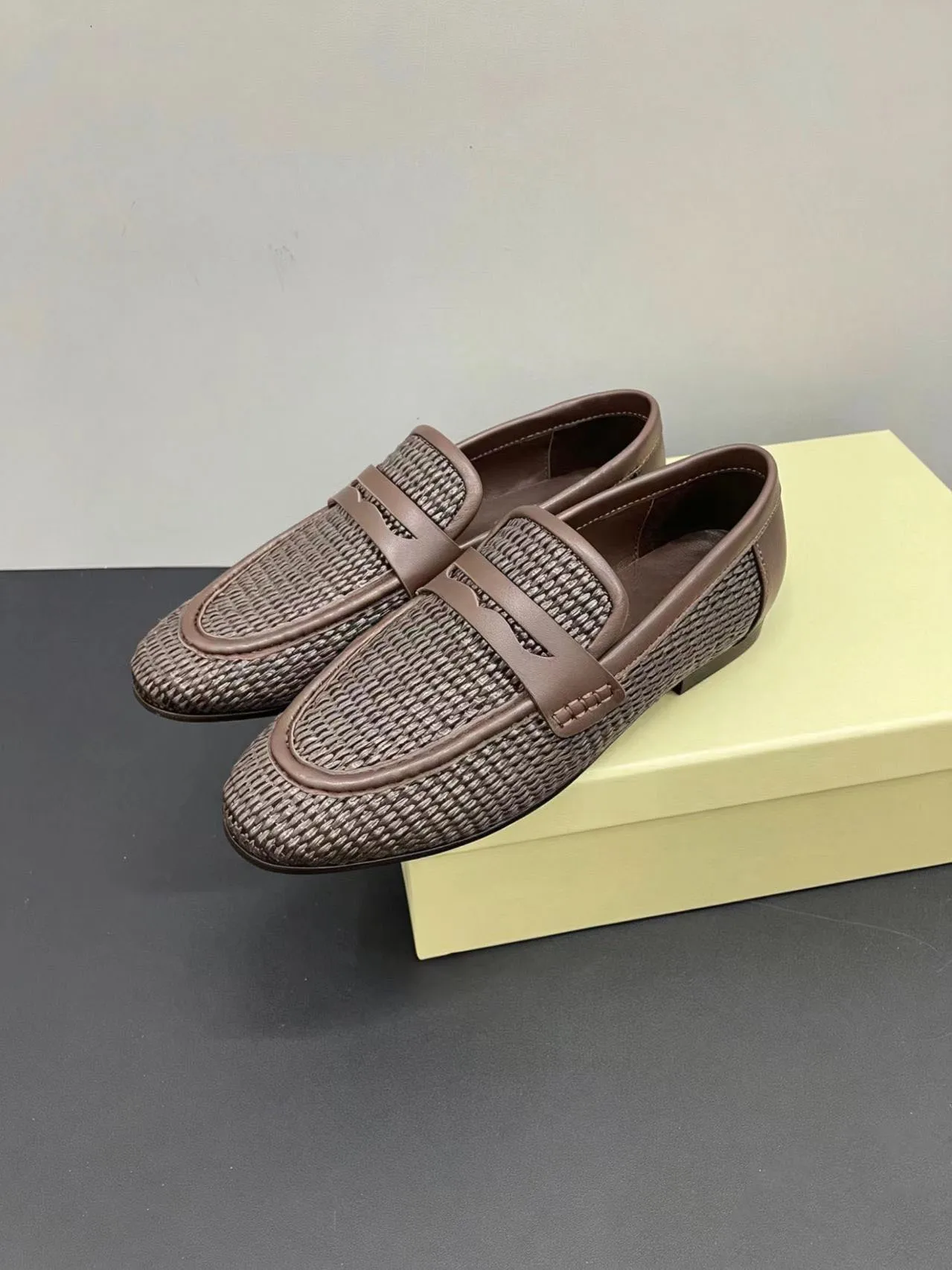 Women Raffia Loafers Woven Slip-on Shoes
Women Raffia Loafers Woven Slip-on Shoes