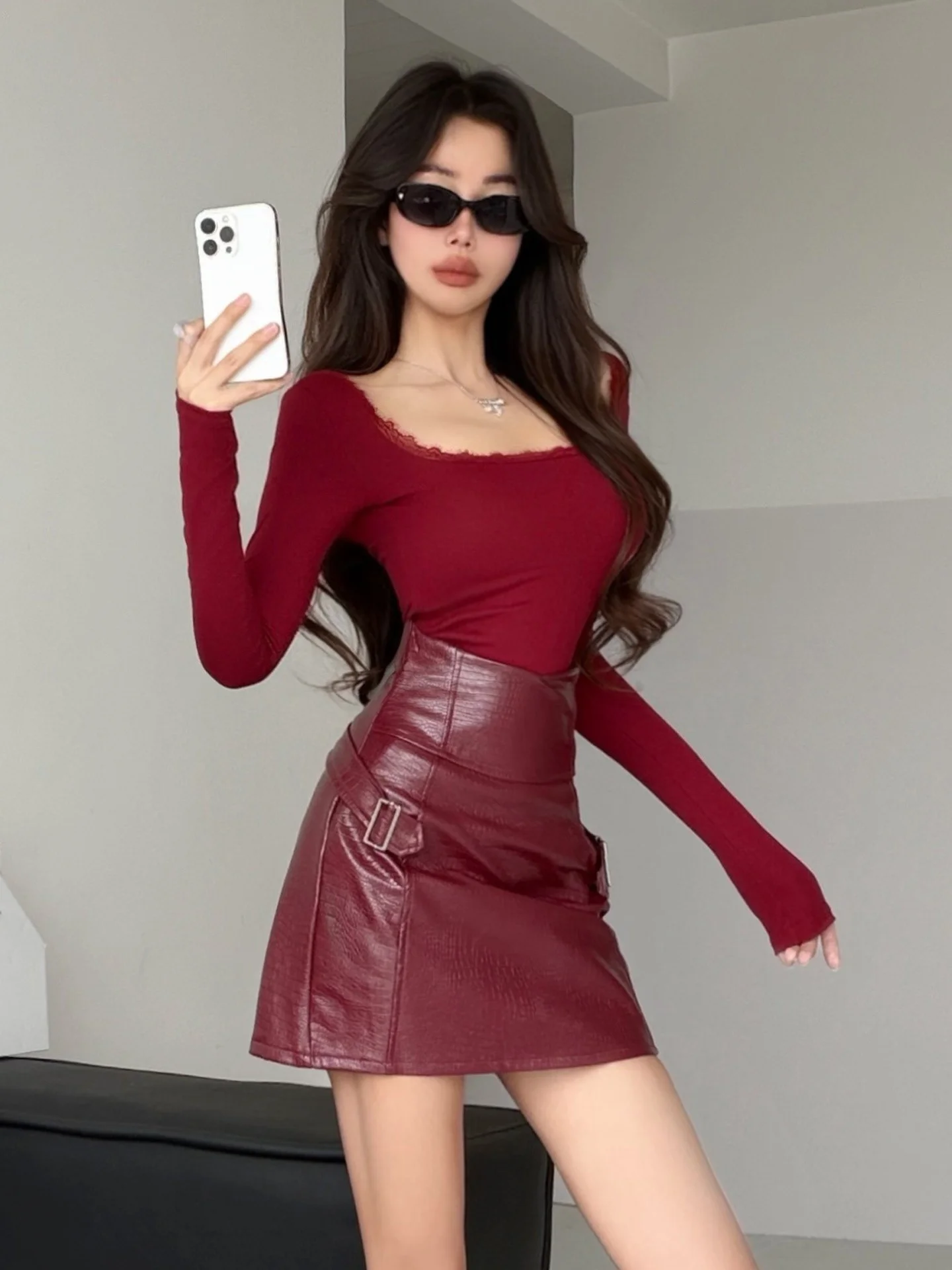 Elegant Punk Cool Girl PU Leather Skirt Women High Waist Bodycon Short Skirt Ladylike Anti-Light Walking Skirt
Elegant Punk Cool Girl PU Leather Skirt Women High Waist Bodycon Short Skirt Ladylike Anti-Light Walking Skirt