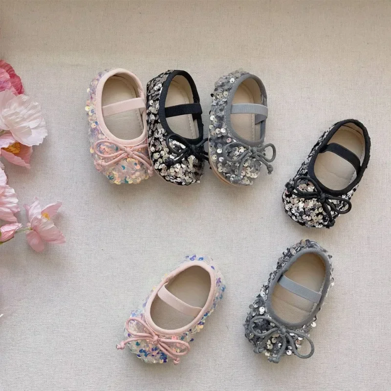 New Born Baby Girl Shoes Cute Silver Sequin Princess Shoes Anti-slip Toddler Shoes Birthday Photography Flats
New Born Baby Girl Shoes Cute Silver Sequin Princess Shoes Anti-slip Toddler Shoes Birthday Photography Flats