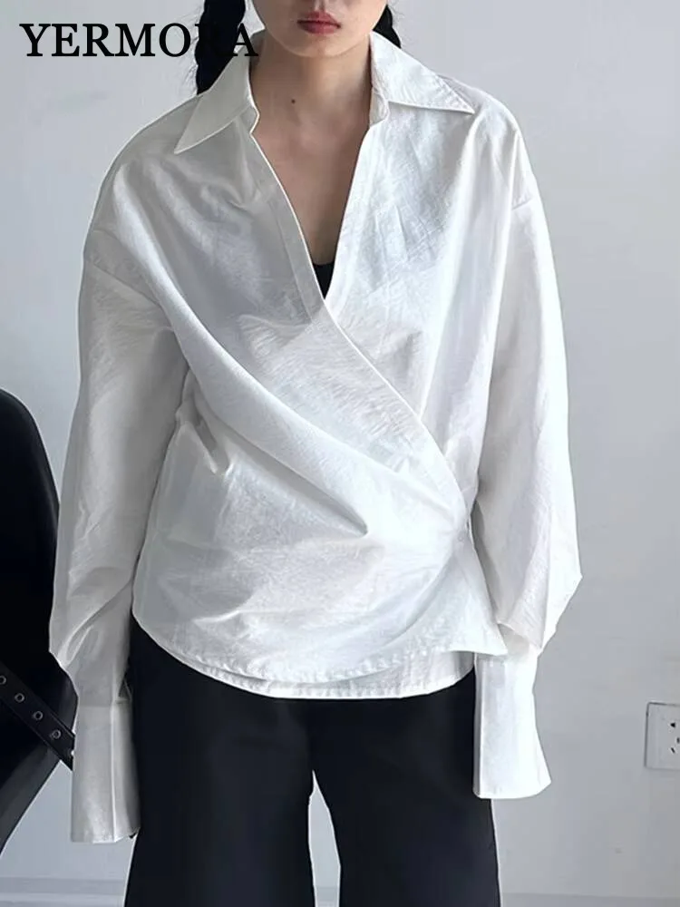 YERMORA белая нерегулярная плиссированная повседневная блузка для женщин с v-образным вырезом и длинным рукавом, свободная новая рубашка, модная весна-осень 2025
YERMORA белая нерегулярная плиссированная повседневная блузка для женщин с v-образным вырезом и длинным рукавом, свободная новая рубашка, модная весна-осень 2025