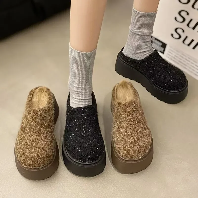 Домашняя и уличная обувь на платформе. Женские волосатые тапочки. Новинка осени/зимы 2023. Плюшевые тапочки Baotou на один шаг.
Домашняя и уличная обувь на платформе. Женские волосатые тапочки. Новинка осени/зимы 2023. Плюшевые тапочки Baotou на один шаг.