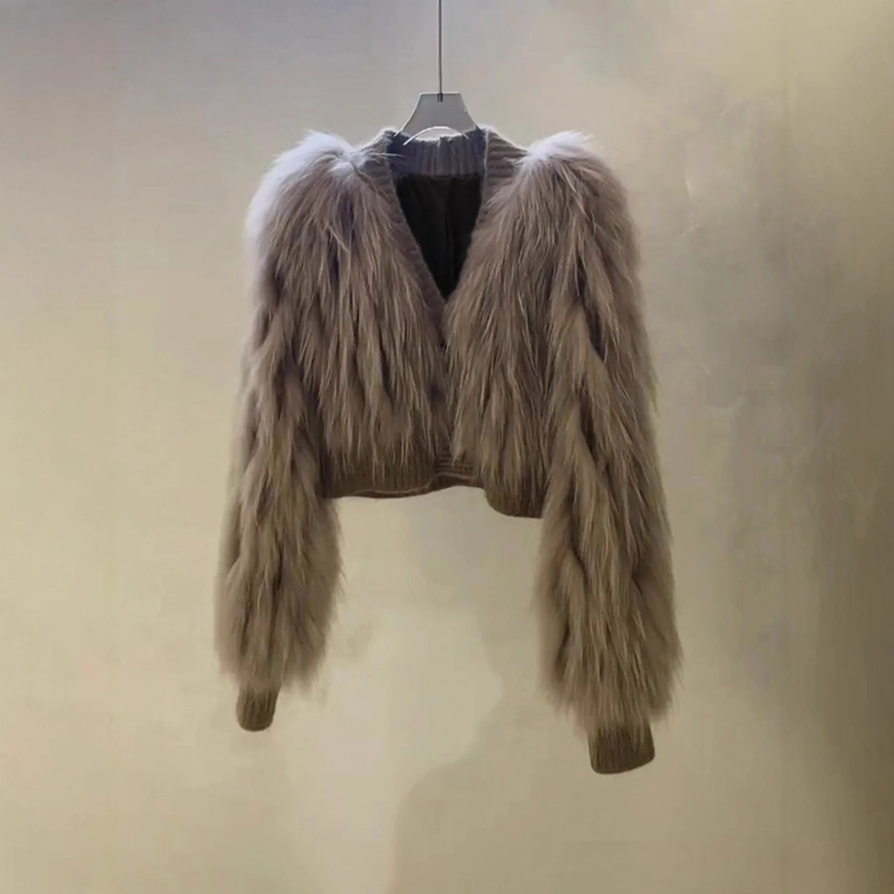 Faionable Fur Coat V-Ne ort Jaet Women's Loose Fit Thiened Winter Outerwear Ele All-Match Sle
Faionable Fur Coat V-Ne ort Jaet Women's Loose Fit Thiened Winter Outerwear Ele All-Match Sle