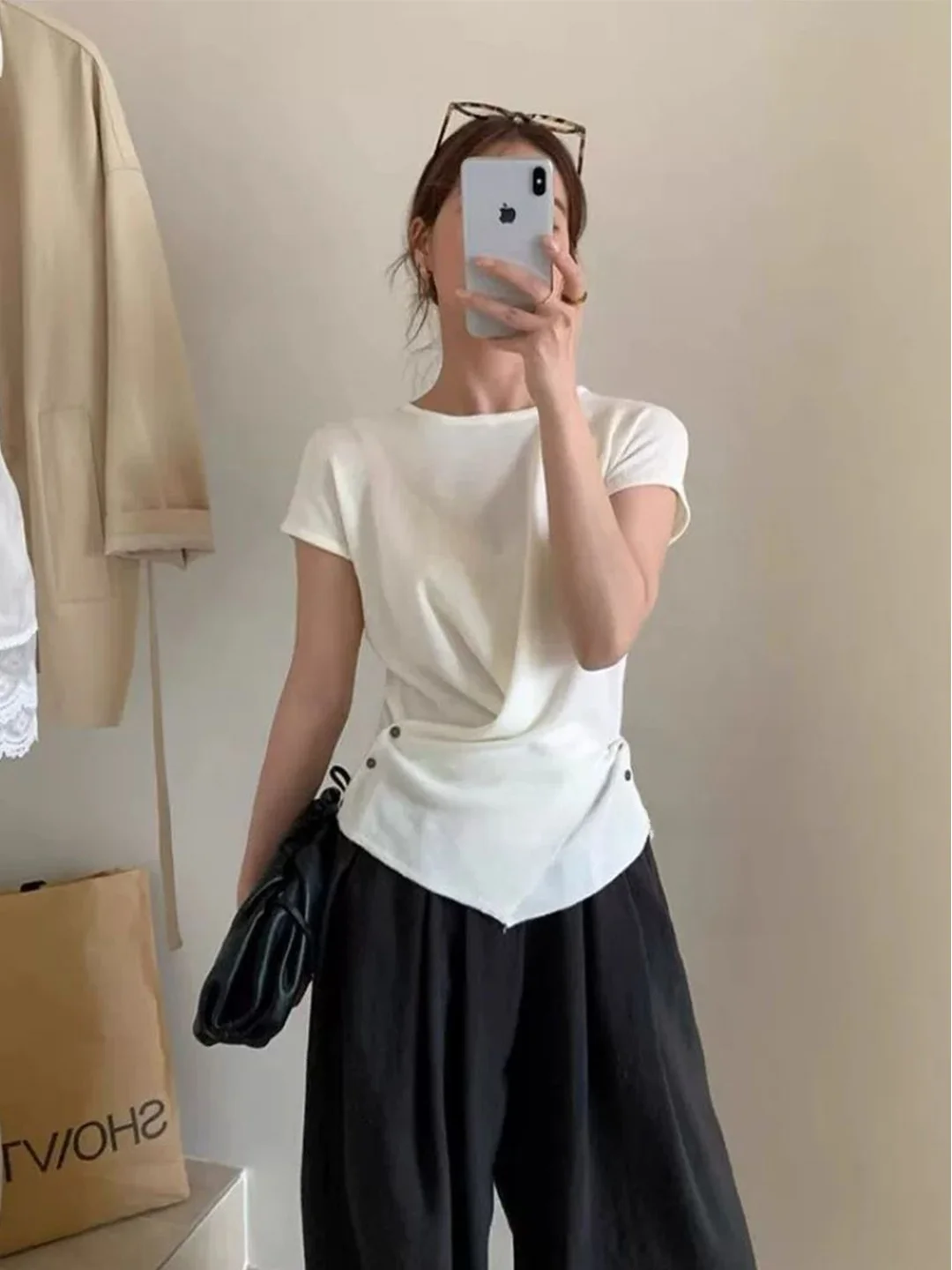 Ladies' Slim Fit Knitted Top with Fleece Sleeves round Neck Cross Button Design Waist Cinching Summer Style Soft Polyester
Ladies' Slim Fit Knitted Top with Fleece Sleeves round Neck Cross Button Design Waist Cinching Summer Style Soft Polyester
