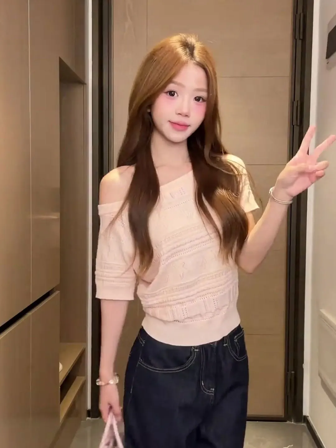 Korean Style Ice Silk Knitted Short Sleeve One Shoulder Top Women's Slim Fit Summer Thin Layer Shoulder Bared Short T-Shirt
Korean Style Ice Silk Knitted Short Sleeve One Shoulder Top Women's Slim Fit Summer Thin Layer Shoulder Bared Short T-Shirt