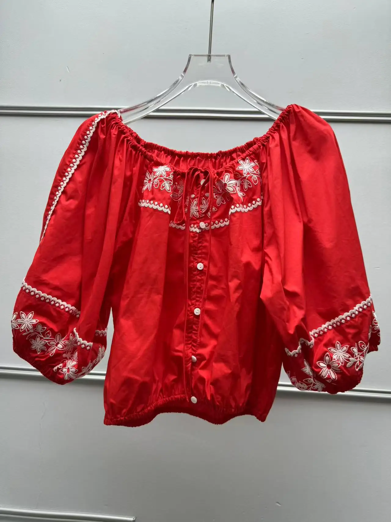 Slimming Effect Lace Trim Embroidered Shirt round Neck Bubble Sleeve Women's Top French Style Loose Fit Cotton Spring Summer
Slimming Effect Lace Trim Embroidered Shirt round Neck Bubble Sleeve Women's Top French Style Loose Fit Cotton Spring Summer