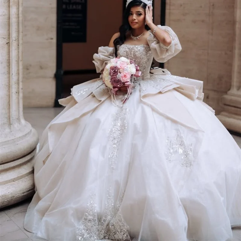 Light Champagne Quinceanera Dress Lace crystal off-shoulder Sequins decal Bow vestidos de 15 Quinceanera Customized
Light Champagne Quinceanera Dress Lace crystal off-shoulder Sequins decal Bow vestidos de 15 Quinceanera Customized