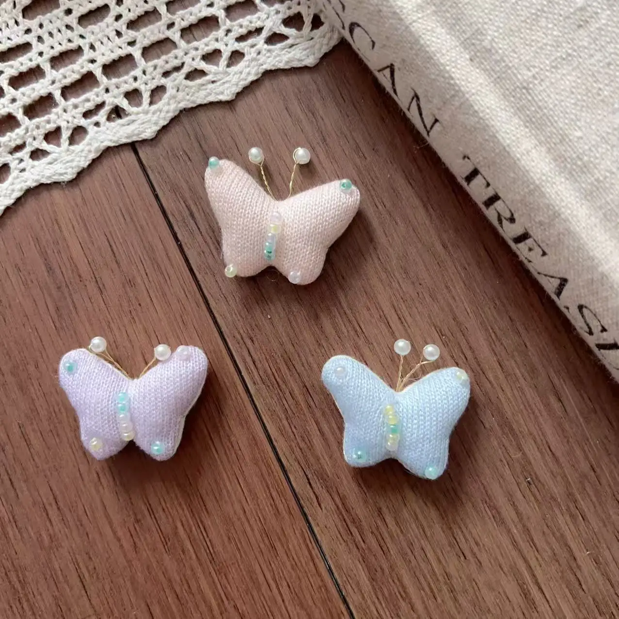 Premium Soft Fabric Butterfly Hair Accessory Brooch Handmade Korean Dopamine Style for Shoes Socks Bag Clothing Trim
Premium Soft Fabric Butterfly Hair Accessory Brooch Handmade Korean Dopamine Style for Shoes Socks Bag Clothing Trim