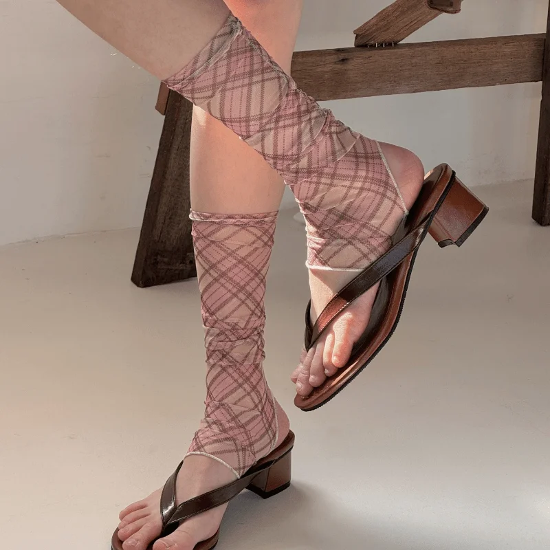 1 Pair Comfortable And Breathable Mesh Stockings for Women in Summer, Creative Striped Checkered Sandals Paired with Women'S Novel And Creative Sock Covers, Retro Elegant And Fashionable Versatile Women'S Socks
1 Pair Comfortable And Breathable Mesh Stockings for Women in Summer, Creative Striped Checkered Sandals Paired with Women'S Novel And Creative Sock Covers, Retro Elegant And Fashionable Versatile Women'S Socks