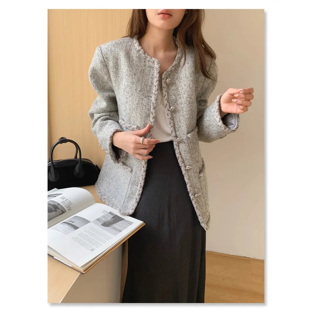 Elegant Short Outerwear Women's Fashion Spring 2026 New Design Korean Style Versatile Wool Blend Elegant Perfume Style Top
Elegant Short Outerwear Women's Fashion Spring 2026 New Design Korean Style Versatile Wool Blend Elegant Perfume Style Top