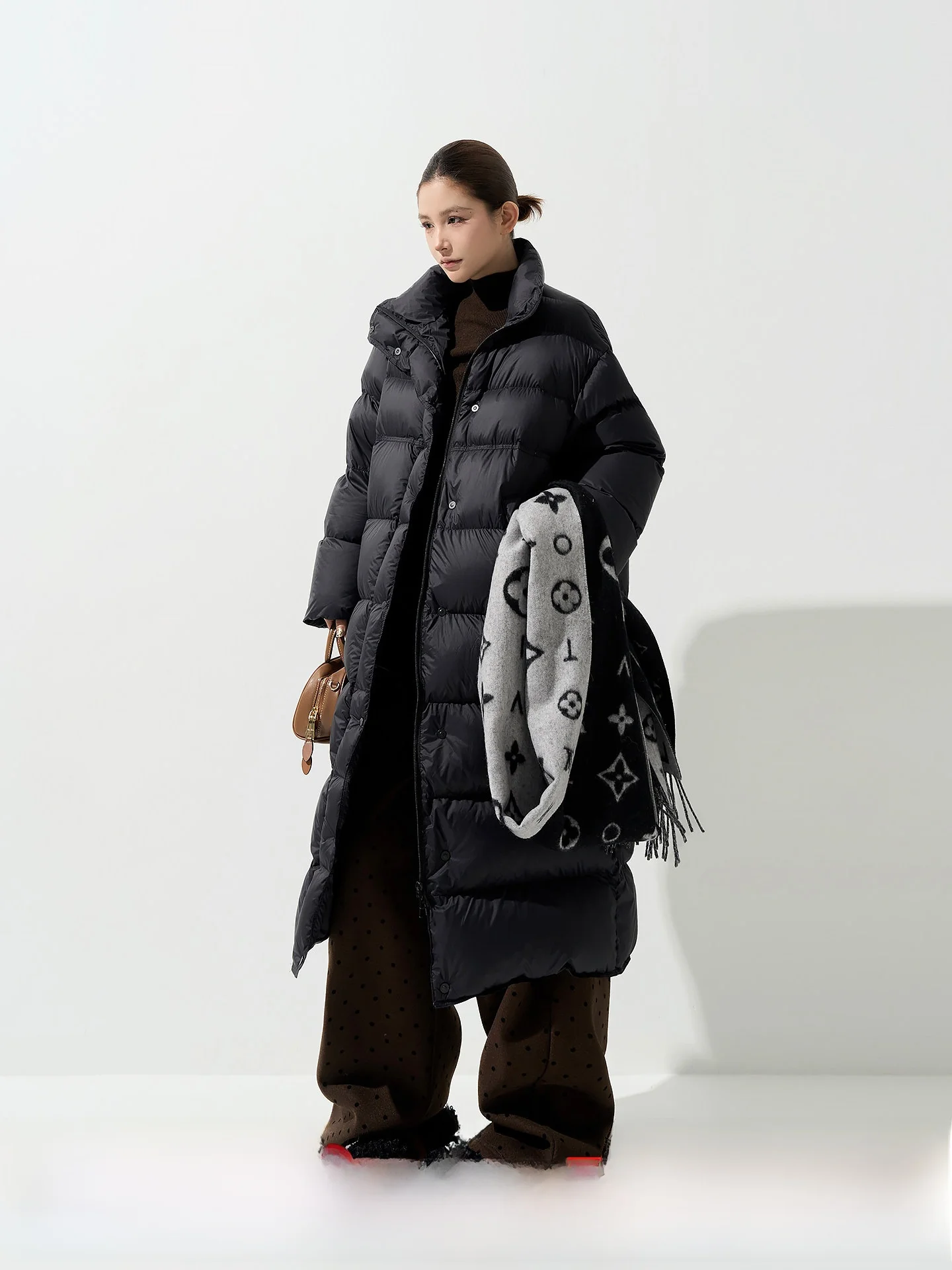 Женский длинный кардиган Wutong White Du с высоким воротником, свободного кроя, в корейском стиле, осенне-зимний
Женский длинный кардиган Wutong White Du с высоким воротником, свободного кроя, в корейском стиле, осенне-зимний